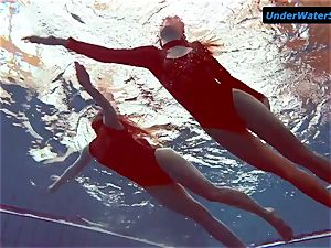 2 steamy teens underwater